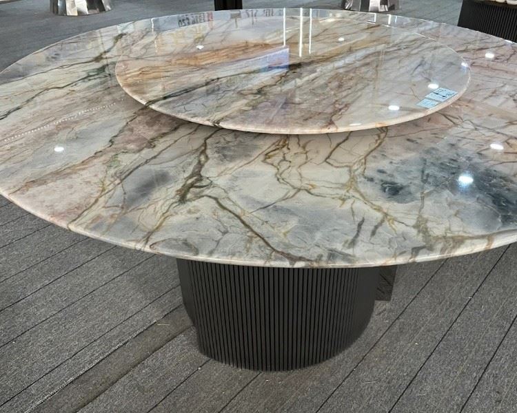 Quartzite Michelangelo round table Quartzite Michelangelo round table